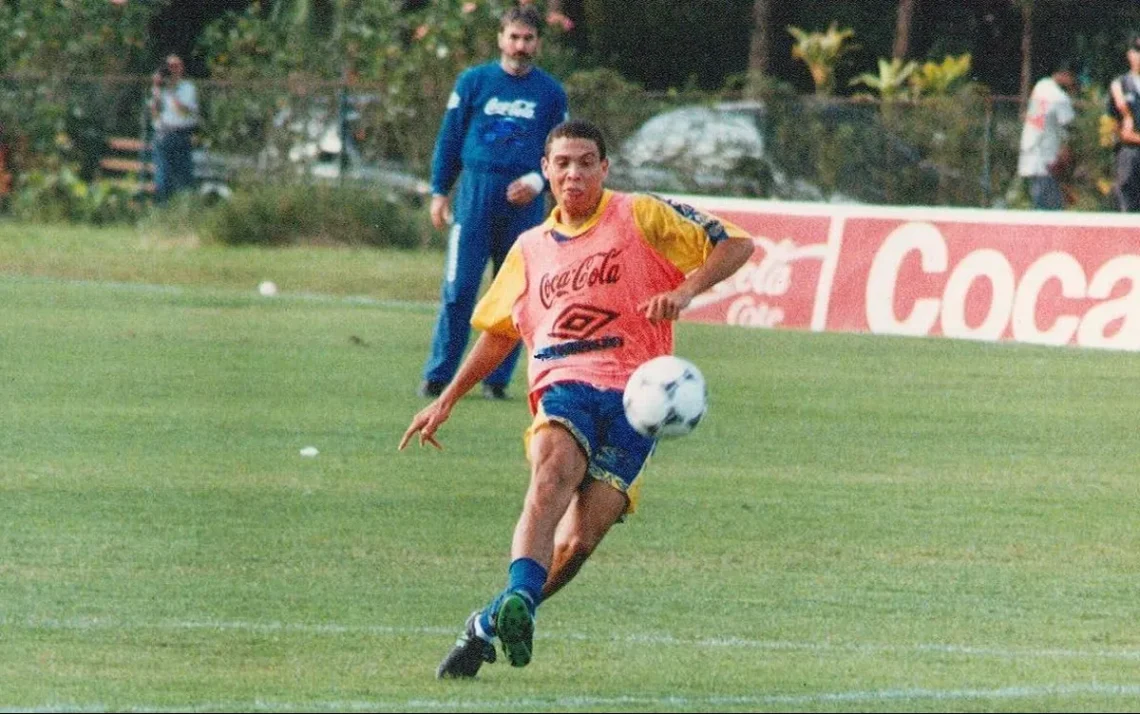 Fenômeno, atleta, centroavante