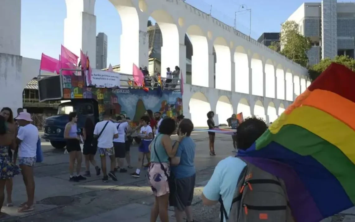 comunidade LGBTQIA+, pessoas LGBTQIA+, população LGBTQIA+