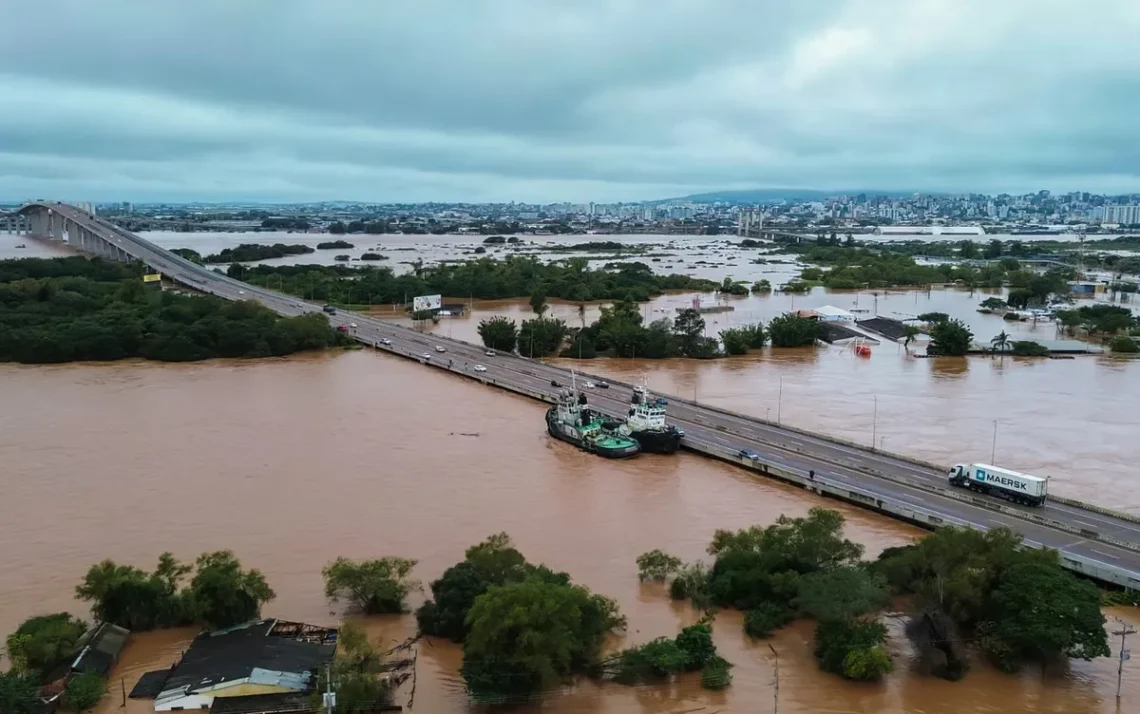 regiões, nordeste, recursos, pessoas, equipamentos, bombeiros, militares, duplas, embarcações, veículos, enfermeiros, Equipamentos, de Proteção, Individual (EPI), cortes, de energia, elétrica, telecomunicações, comunidades, interior, desaparecidos, feridos, rodovias, travados, previdência, Instituto Nacional Metereológico (Inmet);