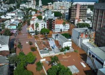 inundações, alagamentos;