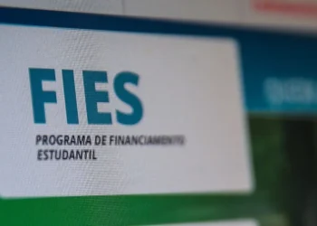 Fundo de Financiamento, Financiamento Estudantil, programa, Desenrola Fies, contrato de financiamento;