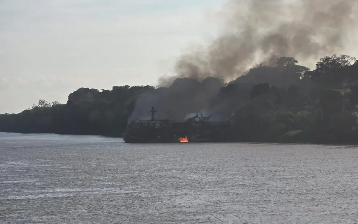 navio, barco, nave, de passageiros;